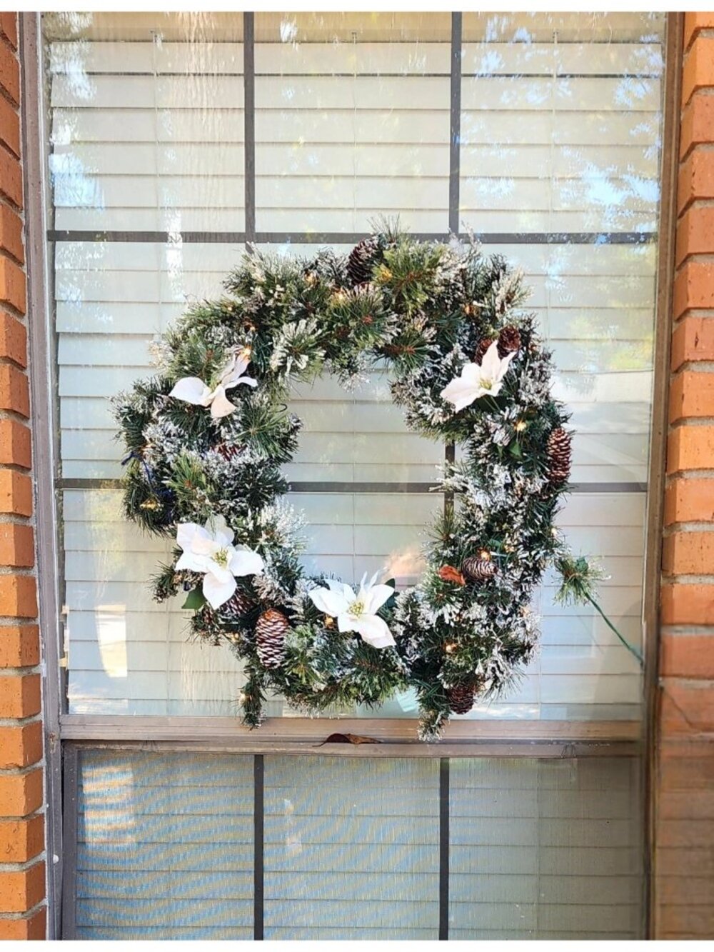 Christmas Lights Up Wreath